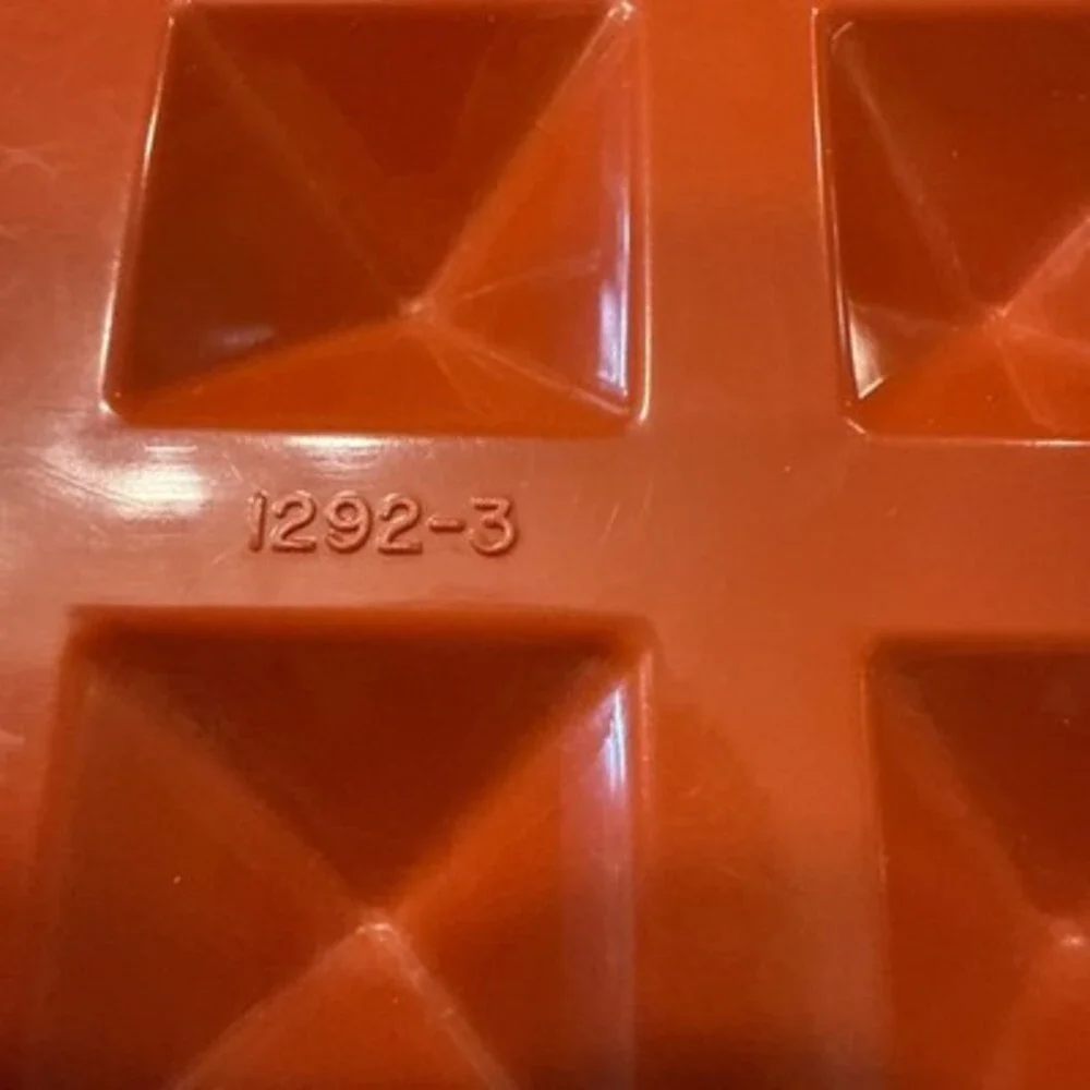 4 P.C. Tupperware Set Paprika Red 2-816,1-1292,1-794 Lot Of 4